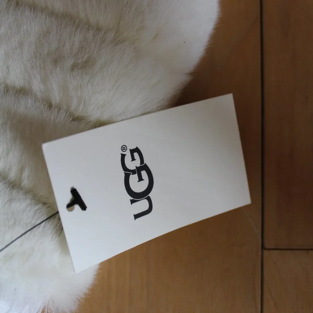 NWT UGG WOMEN'S FAUX FUR IVORY WHITE MITTENS S/M